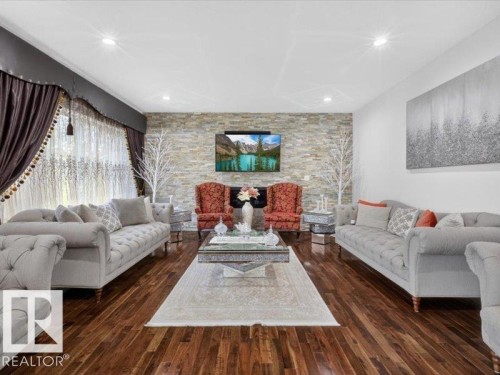 17411 106 Street Nw, Edmonton, AB - Indoor Photo Showing Living Room