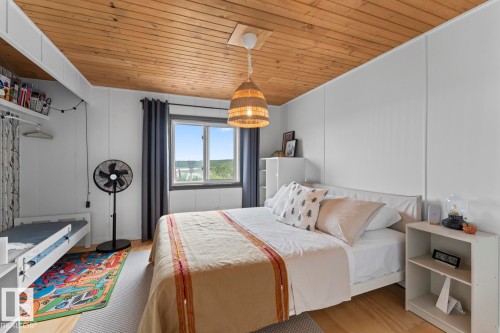623/624 11102 Twp Road 600, Rural St. Paul County, AB - Indoor Photo Showing Bedroom