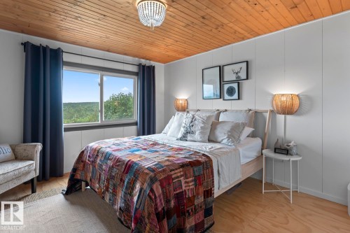 623/624 11102 Twp Road 600, Rural St. Paul County, AB - Indoor Photo Showing Bedroom