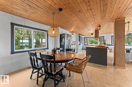 623/624 11102 Twp Road 600, Rural St. Paul County, AB - Indoor Photo Showing Dining Room