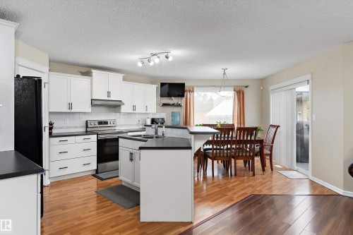8521 8 Avenue Sw, Edmonton, AB - Indoor Photo Showing Other Room