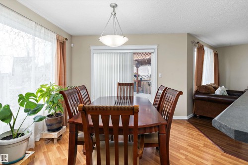 8521 8 Avenue Sw, Edmonton, AB - Indoor Photo Showing Dining Room