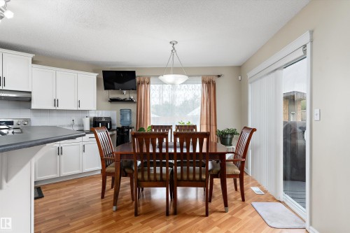 8521 8 Avenue Sw, Edmonton, AB - Indoor Photo Showing Dining Room