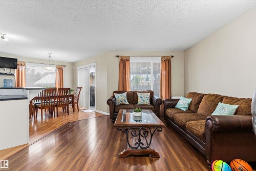 8521 8 Avenue Sw, Edmonton, AB - Indoor Photo Showing Living Room