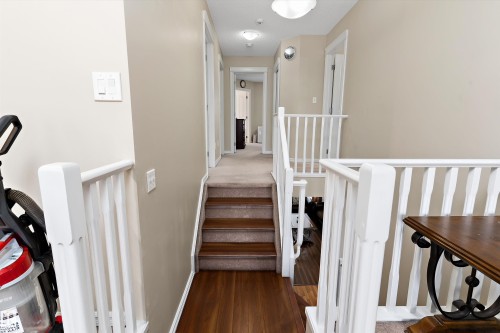 8521 8 Avenue Sw, Edmonton, AB - Indoor Photo Showing Other Room