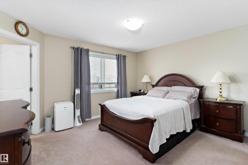 8521 8 Avenue Sw, Edmonton, AB - Indoor Photo Showing Bedroom