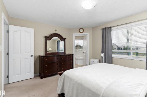 8521 8 Avenue Sw, Edmonton, AB - Indoor Photo Showing Bedroom