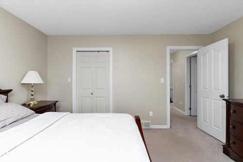 8521 8 Avenue Sw, Edmonton, AB - Indoor Photo Showing Bedroom