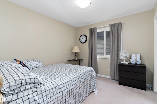 8521 8 Avenue Sw, Edmonton, AB - Indoor Photo Showing Bedroom