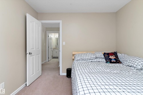 8521 8 Avenue Sw, Edmonton, AB - Indoor Photo Showing Bedroom