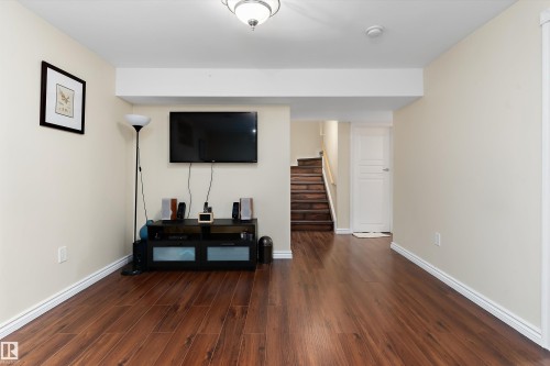 8521 8 Avenue Sw, Edmonton, AB - Indoor Photo Showing Other Room