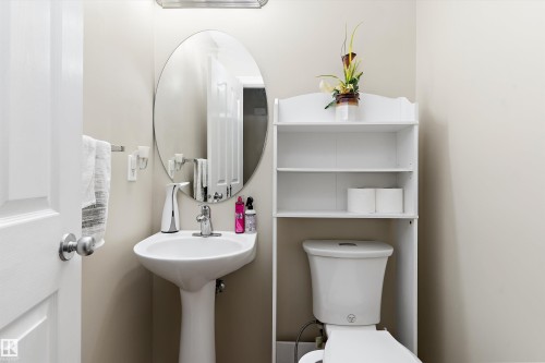 8521 8 Avenue Sw, Edmonton, AB - Indoor Photo Showing Bathroom