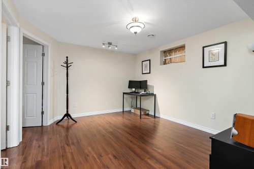 8521 8 Avenue Sw, Edmonton, AB - Indoor Photo Showing Other Room