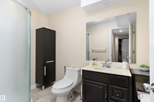 8521 8 Avenue Sw, Edmonton, AB - Indoor Photo Showing Bathroom