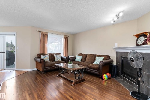 8521 8 Avenue Sw, Edmonton, AB - Indoor Photo Showing Living Room