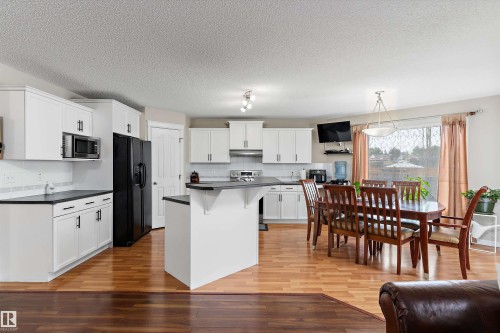 8521 8 Avenue Sw, Edmonton, AB - Indoor Photo Showing Kitchen