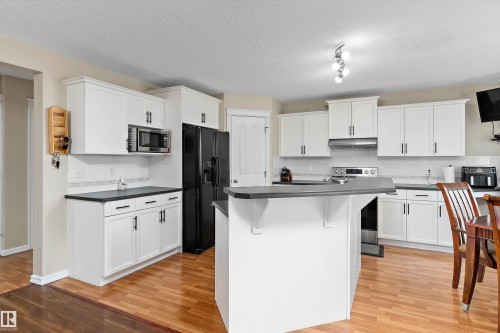 8521 8 Avenue Sw, Edmonton, AB - Indoor Photo Showing Kitchen