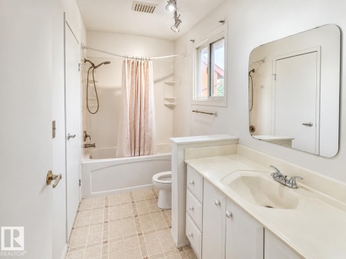 18625 66 Avenue Nw, Edmonton, AB - Indoor Photo Showing Bathroom