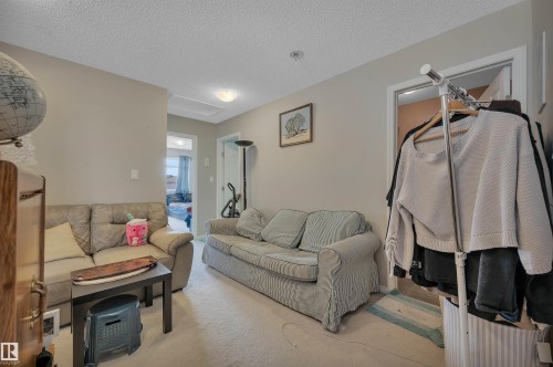7503 Getty Gate Gate Nw, Edmonton, AB - Indoor Photo Showing Living Room