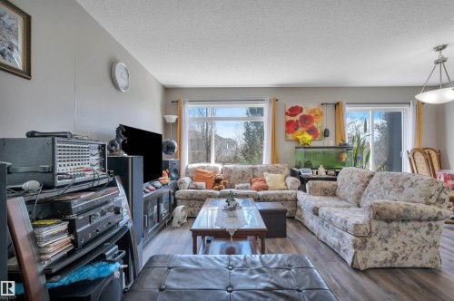 7503 Getty Gate Gate Nw, Edmonton, AB - Indoor Photo Showing Living Room