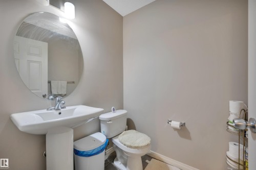 7503 Getty Gate Gate Nw, Edmonton, AB - Indoor Photo Showing Bathroom