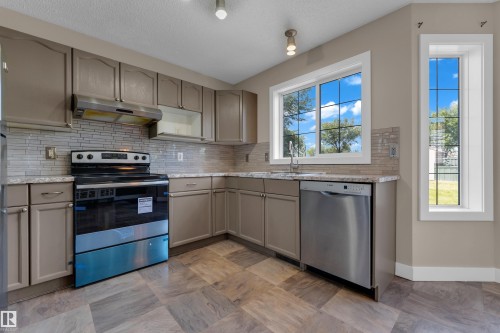 1434 Grant Way Nw, Edmonton, AB - Indoor Photo Showing Kitchen With Stainless Steel Kitchen
