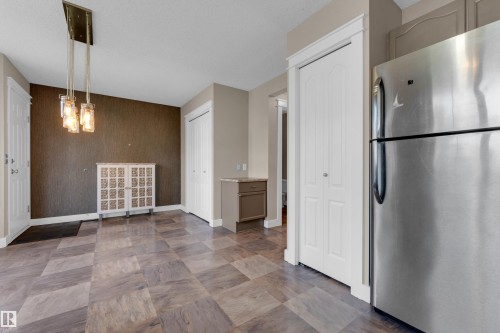 1434 Grant Way Nw, Edmonton, AB - Indoor Photo Showing Other Room