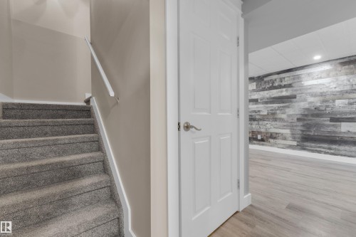 1434 Grant Way Nw, Edmonton, AB - Indoor Photo Showing Other Room
