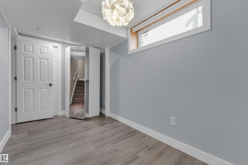 1434 Grant Way Nw, Edmonton, AB - Indoor Photo Showing Other Room