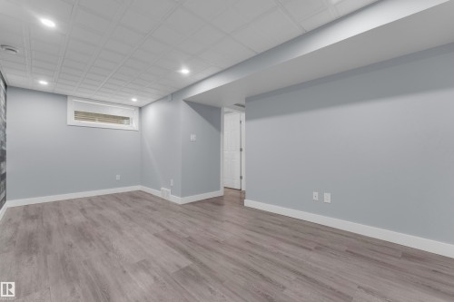 1434 Grant Way Nw, Edmonton, AB - Indoor Photo Showing Other Room