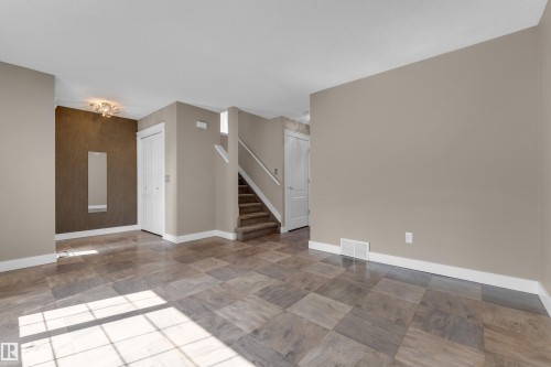 1434 Grant Way Nw, Edmonton, AB - Indoor Photo Showing Other Room