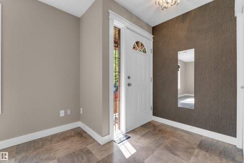 1434 Grant Way Nw, Edmonton, AB - Indoor Photo Showing Other Room
