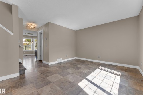 1434 Grant Way Nw, Edmonton, AB - Indoor Photo Showing Other Room