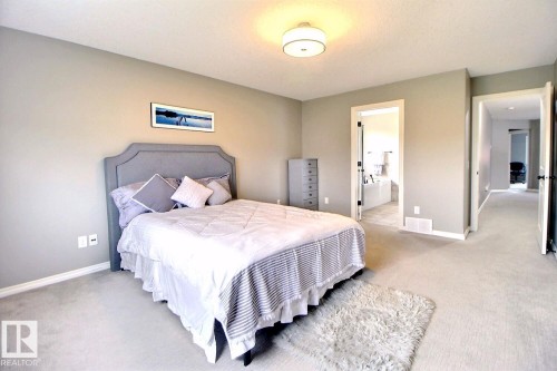 1231 37A Avenue Nw, Edmonton, AB - Indoor Photo Showing Bedroom