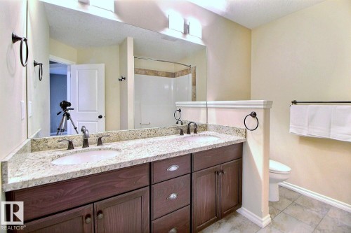 1231 37A Avenue Nw, Edmonton, AB - Indoor Photo Showing Bathroom
