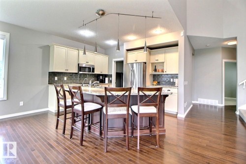 1231 37A Avenue Nw, Edmonton, AB - Indoor