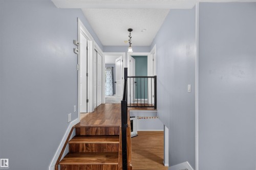 6235 13 Avenue Nw, Edmonton, AB - Indoor Photo Showing Other Room