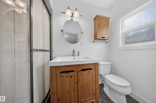 6235 13 Avenue Nw, Edmonton, AB - Indoor Photo Showing Bathroom