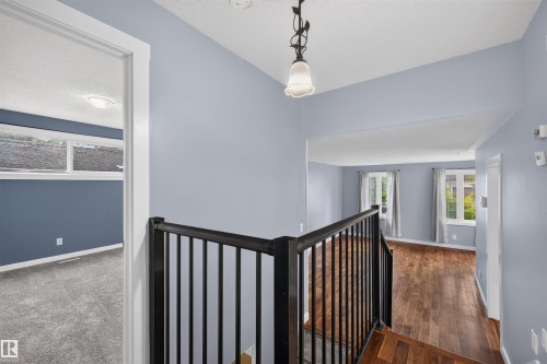 6235 13 Avenue Nw, Edmonton, AB - Indoor Photo Showing Other Room