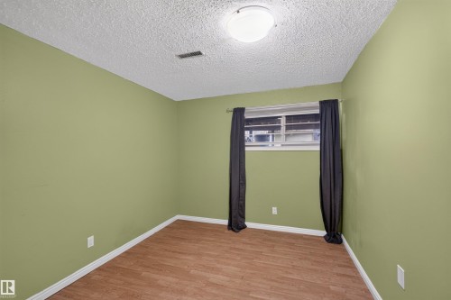 6235 13 Avenue Nw, Edmonton, AB - Indoor Photo Showing Other Room