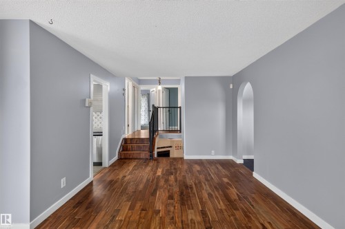 6235 13 Avenue Nw, Edmonton, AB - Indoor Photo Showing Other Room
