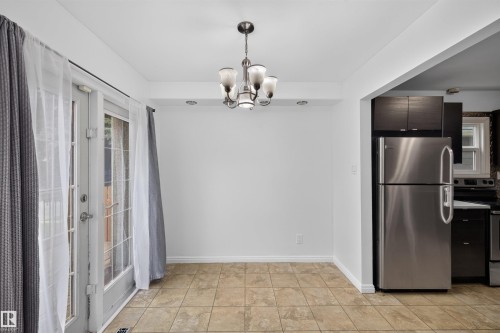 6235 13 Avenue Nw, Edmonton, AB - Indoor Photo Showing Kitchen