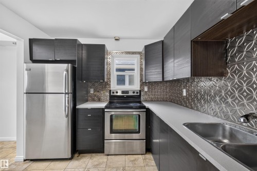 6235 13 Avenue Nw, Edmonton, AB - Indoor Photo Showing Kitchen