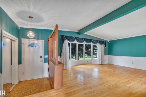 7604 149 Avenue Nw, Edmonton, AB - Indoor Photo Showing Other Room