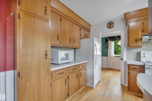 7604 149 Avenue Nw, Edmonton, AB - Indoor Photo Showing Kitchen