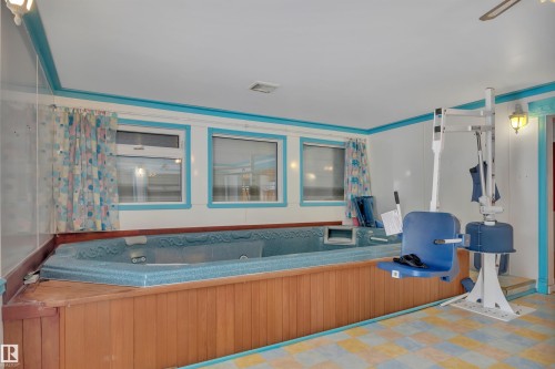 7604 149 Avenue Nw, Edmonton, AB - Indoor