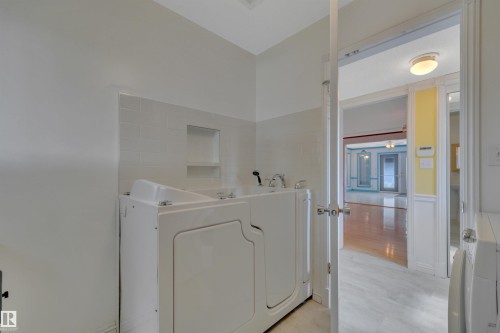 7604 149 Avenue Nw, Edmonton, AB - Indoor Photo Showing Laundry Room