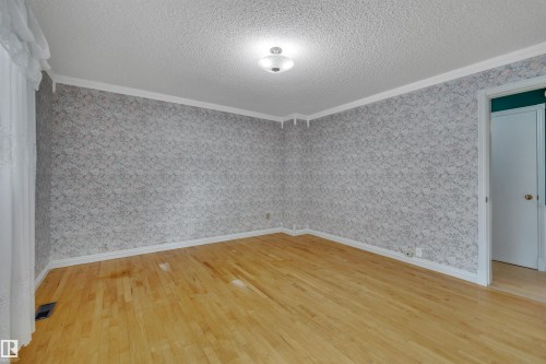 7604 149 Avenue Nw, Edmonton, AB - Indoor Photo Showing Other Room