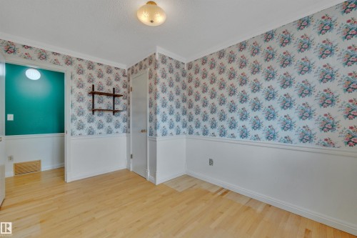 7604 149 Avenue Nw, Edmonton, AB - Indoor Photo Showing Other Room