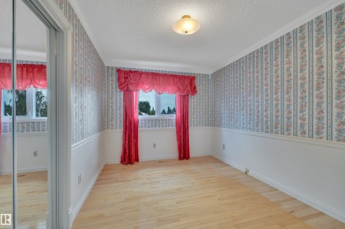 7604 149 Avenue Nw, Edmonton, AB - Indoor Photo Showing Other Room